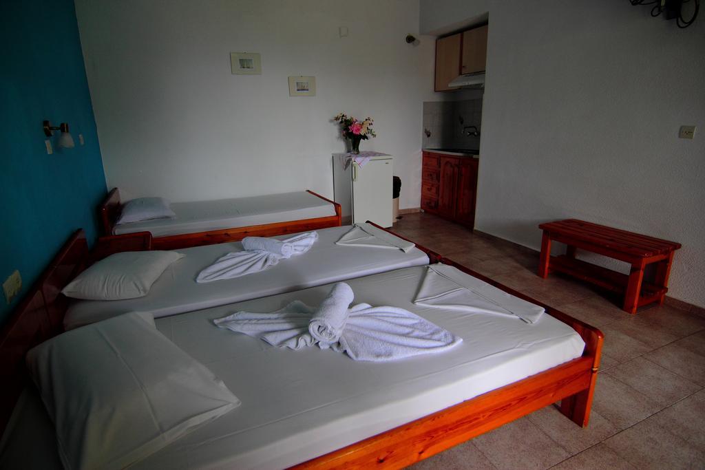 White Rock Apartments Marathókampos Екстериор снимка