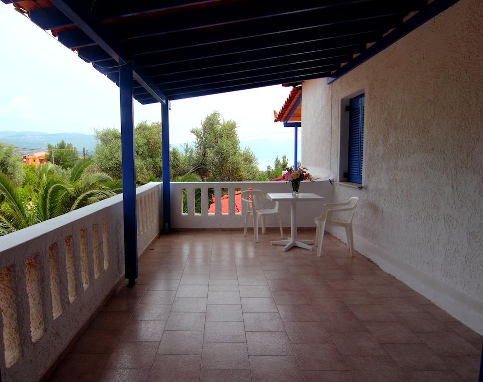 White Rock Apartments Marathókampos Екстериор снимка