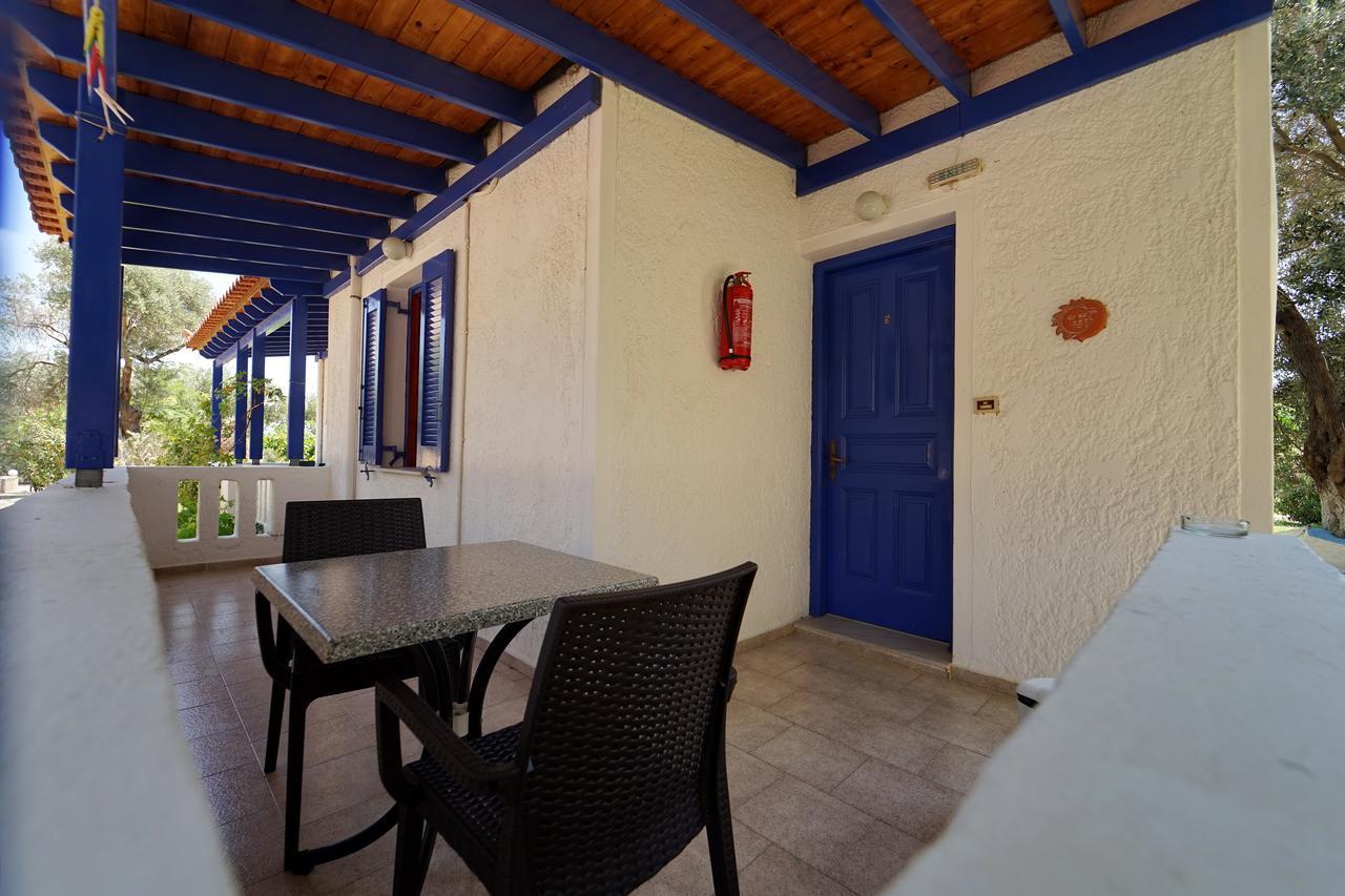 White Rock Apartments Marathókampos Екстериор снимка