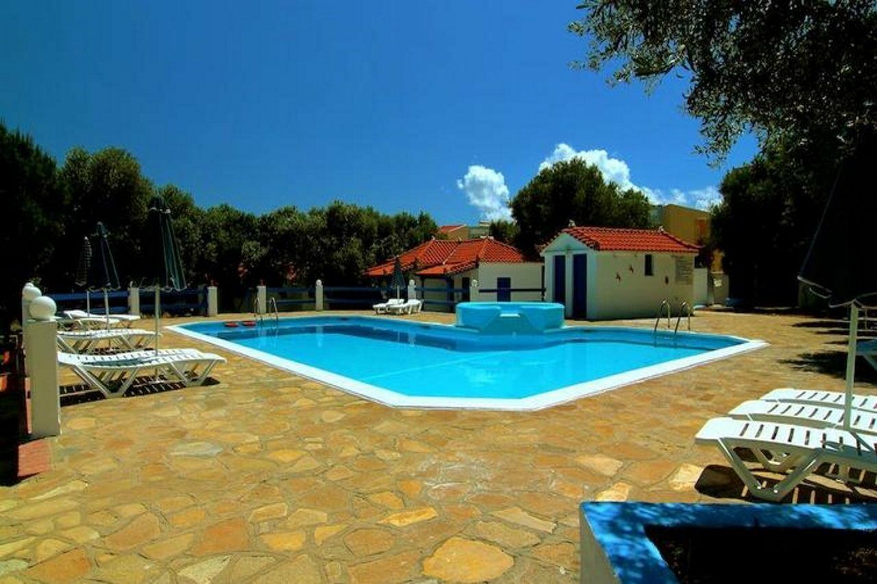 White Rock Apartments Marathókampos Екстериор снимка
