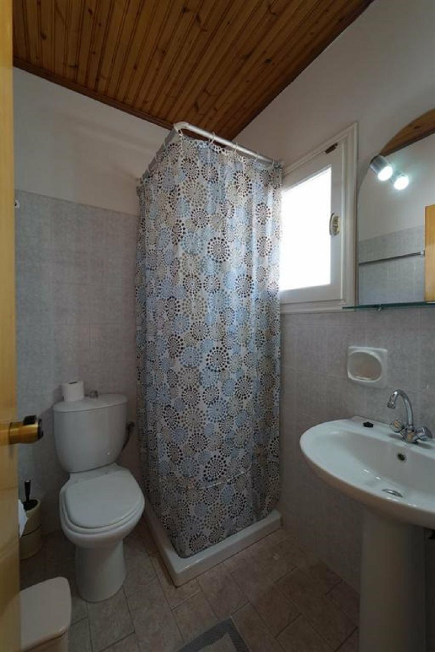 White Rock Apartments Marathókampos Екстериор снимка